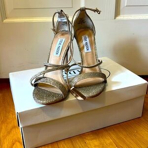 Beautiful Gold Glitter Heels